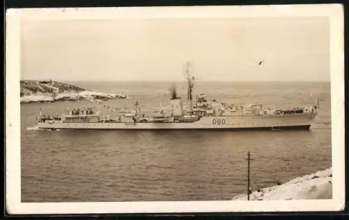 Fotografie Anthony & Joseph Pavia, Valletta, Royal Navy Battle Class destroyer HMS Barfleur D80