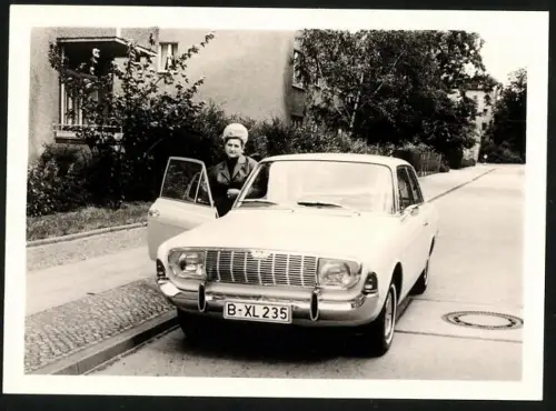 Fotografie Auto Ford Taunus mit Kennzeiche: B-XL 235