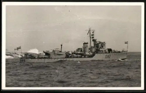 Fotografie Anthony & Joseph Pavia, Valletta, Royal Navy Hunt-class destroyer INS Godavari (D92)