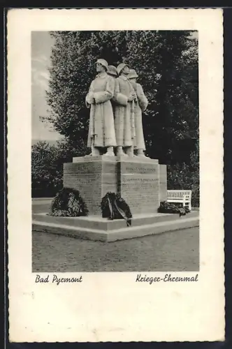 AK Bad Pyrmont, Krieger-Ehrenmal mit Park
