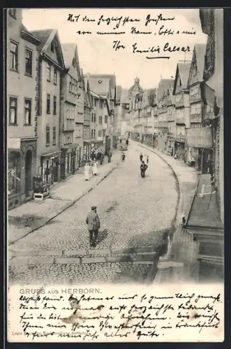 AK Herborn / Dill, Hauptstrasse mit Passanten und Geschäftshäusern