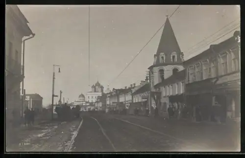 AK Pskov, Strassenansicht mit Strassenbahnschienen
