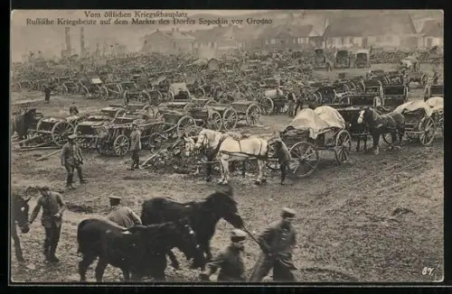 AK Sopockin, Russische Kriegsbeute auf den Markte des Dorfes