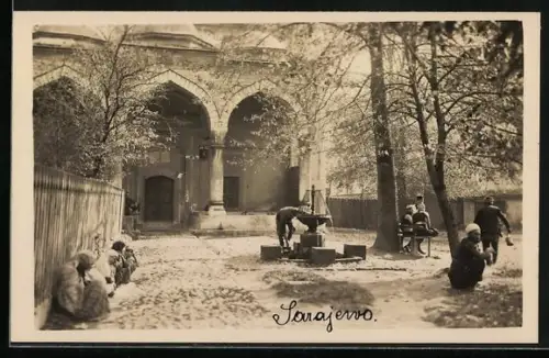 AK Sarajevo, Strassenpartie mit Brunnen