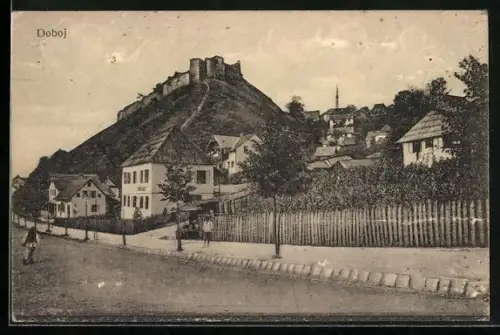 AK Doboj, Strassenpartie mit Burg