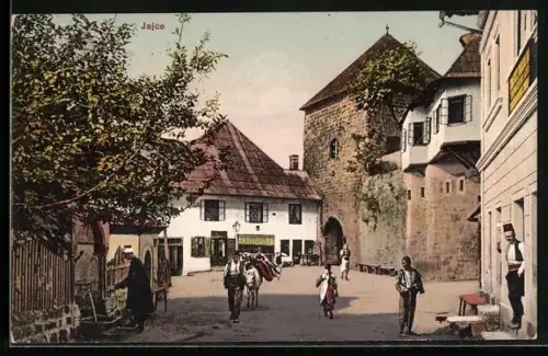 AK Jajce, Strassenpartie mit Passanten