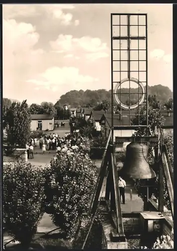 AK Friedland / Leine, Friedlandglocke, Menschen im Grenzdurchgangslager