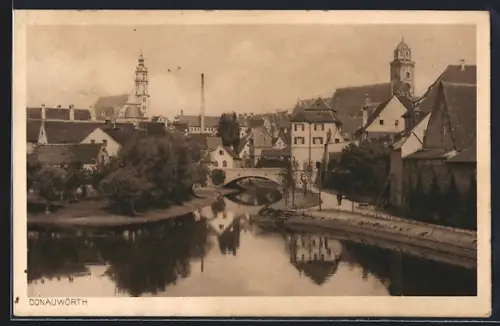 AK Donauwörth, Blick auf die kleine Brücke im Ort zur den Kirchen hin