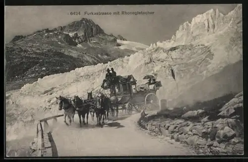 AK Postkutsche befährt die Furkastrasse vor dem Rhonegletscher