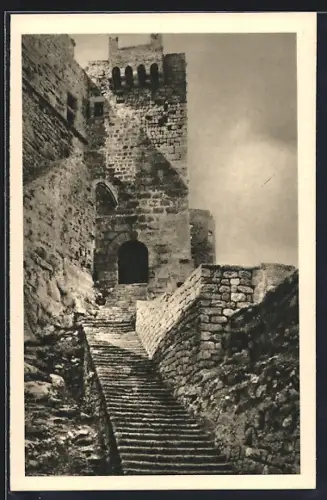 AK Lindo, L`entrata al Castello