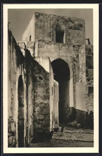 AK Lindo, L`avancorpo (pirgos) di una casa tipica