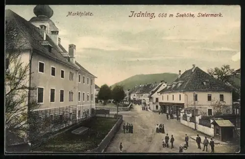AK Irdning /Steiermark, Marktplatz mit Passanten