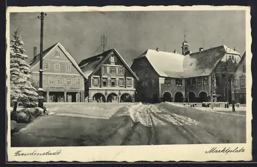 AK Freudenstadt, Marktplatz mit Kaffeebrennerei Ernst Glauner und Cafe-Konditorei im Schnee