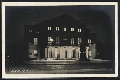 AK Weimar / Thüringen, Nationaltheater bei nächtlicher Beleuchtung
