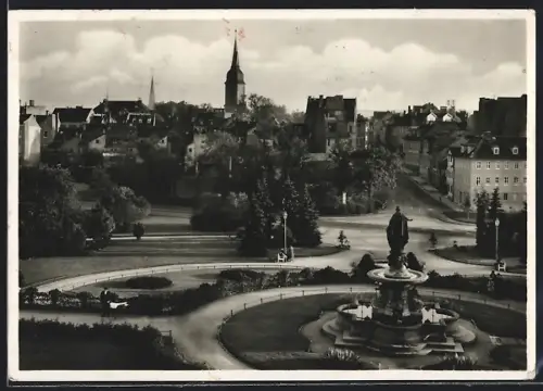 AK Weimar / Thüringen, Blick auf die Altstadt mit Denkmal