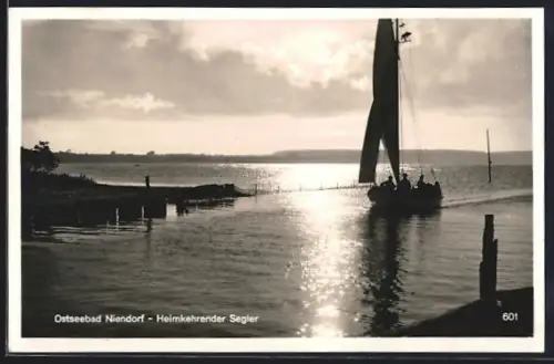 AK Niendorf / Ostsee, Segler kehrt in den Hafen zurück