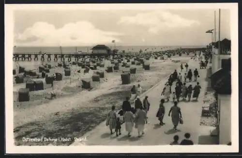 AK Dahme i. Holst., Panorama vom Strand mit Besuchern und Strandkörben