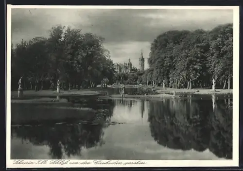 AK Schwerin i. M., Schloss von den Kaskaden aus gesehen