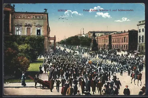 AK Berlin, Unter den Linden, Parade, Palais Kaiser Wilhelm I. und Schlosswache