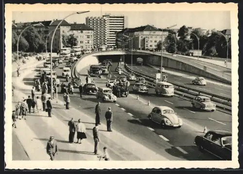 AK Berlin, Die neue Schnellstrasse am Bhf. Halensee, Automobil