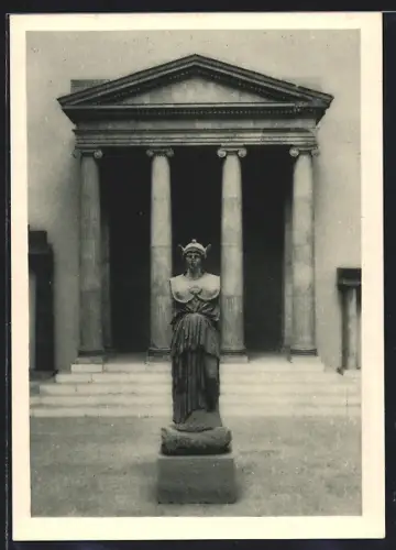 AK Berlin, Pergamonmuseum, Tempel des Zeus, Sosipolis aus Magnesia und Athena aus der Bibliothek von Pergamon