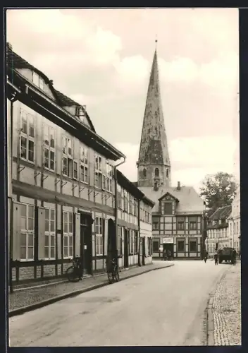 AK Salzwedel, Jenny-Marx-Strasse, Blick zur Kirche