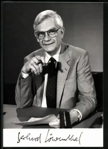 Fotografie Portrait Gerhard Löwenthal, Journalist und Moderator des ZDF-Magazins