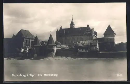 AK Marienburg-Malbork, Blick von der Wasserseite zur Marienburg