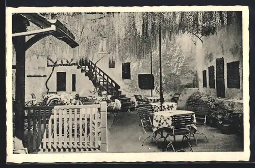 AK Berncastel, Doktor-Weinstube, Innenhof mit Tischen