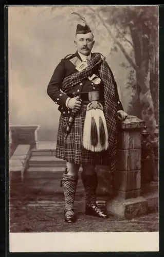 AK Schottischer Soldat mit Kilt und Hut