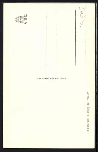 AK Schauspieler Gerard Philipe flirtet mit der Kamera