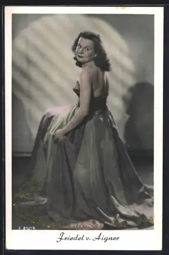 AK Schauspielerin Friedel v. Aigner im Ballkleid
