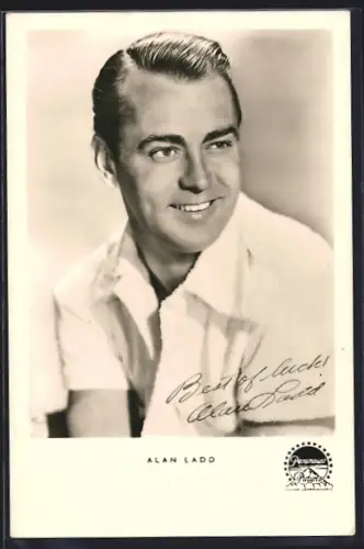 AK Schauspieler Alan Ladd mit sympathischem Lächeln