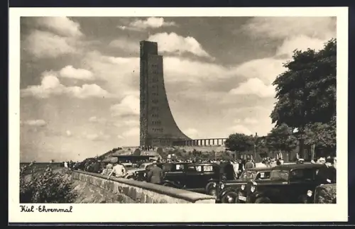 AK Kiel, Blick zum Ehrenmal