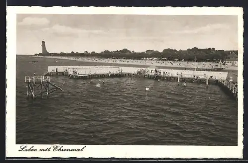 AK Laboe, Blick vom Schwimmbad zum Ehrenmal