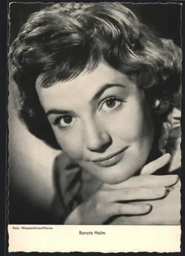 AK Schauspielerin Renate Holm, Gesicht auf Hand liegend