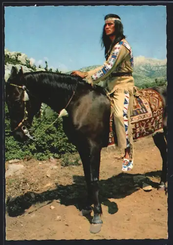 AK Winnetou I. Teil, Pierre Brice als Winnetou auf seinem Pferd, Szenenfoto aus der Karl May-Verfilmung