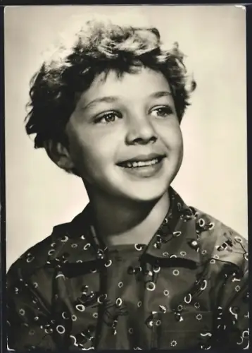 AK Schauspieler Michael Ande im gemusterten Hemd