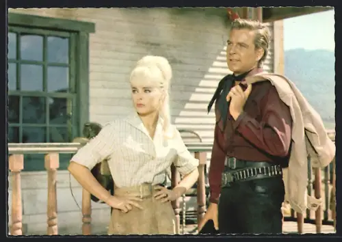 AK Filmszene aus Karl May-Film Unter Geiern, Elke Sommer und Götz George