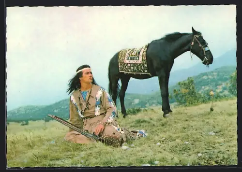 AK Pierre Brice als Winnetou in Der Schatz im Silbersee, Karl May-Film