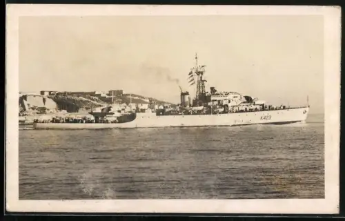 Fotografie Royal Navy HMS Largo Bay (K423), Bay-class anti-aircraft frigate