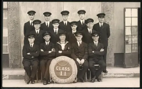 Fotografie Matrose und Service Kräfter der HMS Royal Arthur Class II