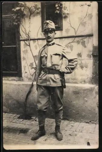 Fotografie K.u.K. Soldat in Uniform, Rückseite Stempel K.u.K. Kommando der Festungsartilleriekompagnie Nr. 2/1. Rgt.