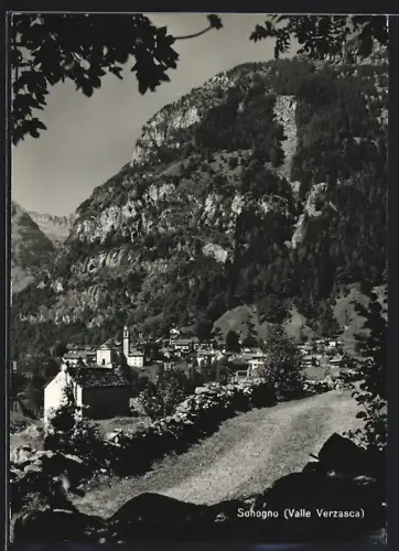 AK Sonogno /Valle Verzasca, Panorama mit Bergen