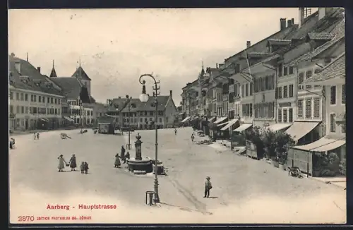 AK Aarberg, Hauptstrasse mit Hotel und Brunnen
