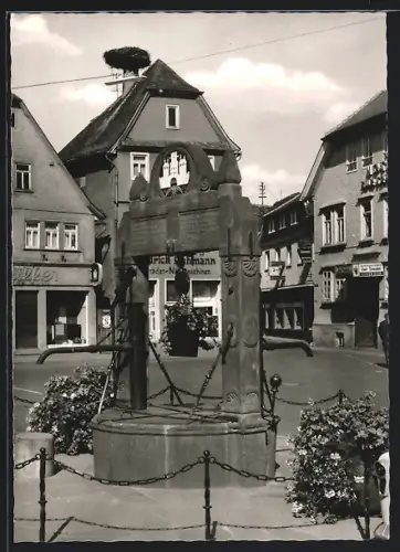 AK Nidda /Hessen, Marktplatz mit Geschäften und Brunnen