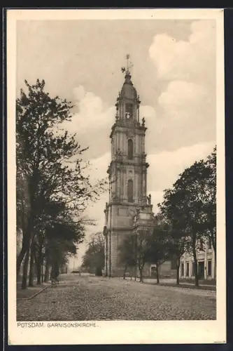 AK Potsdam, Strassenpartie mit Garnisionskirche