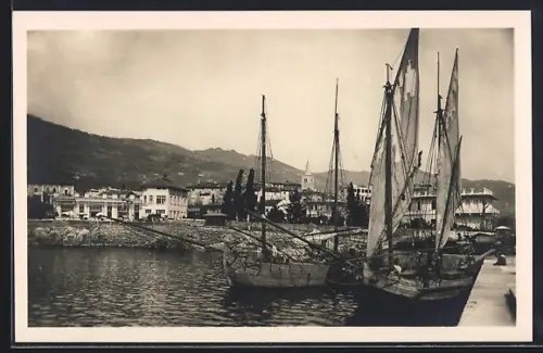 AK Laurana, Veduta dal Mole