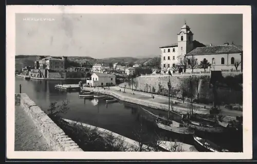 AK Kraljevica, Panorama mit Kirche