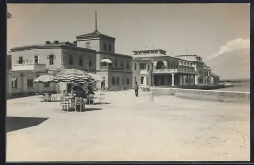 Foto-AK Brioni, Promenade am Meer